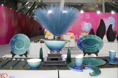 畢榮青參觀調(diào)研山東工藝美術(shù)學(xué)院2023設(shè)計(jì)藝術(shù)博覽會 聚焦工藝美術(shù)設(shè)計(jì)，共話創(chuàng)新傳承新篇章